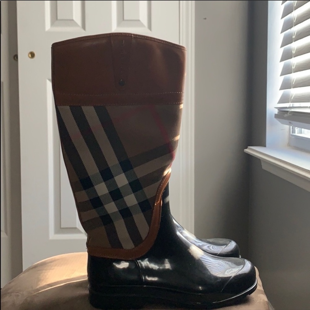 Burberry Rainboots 100% Authentic